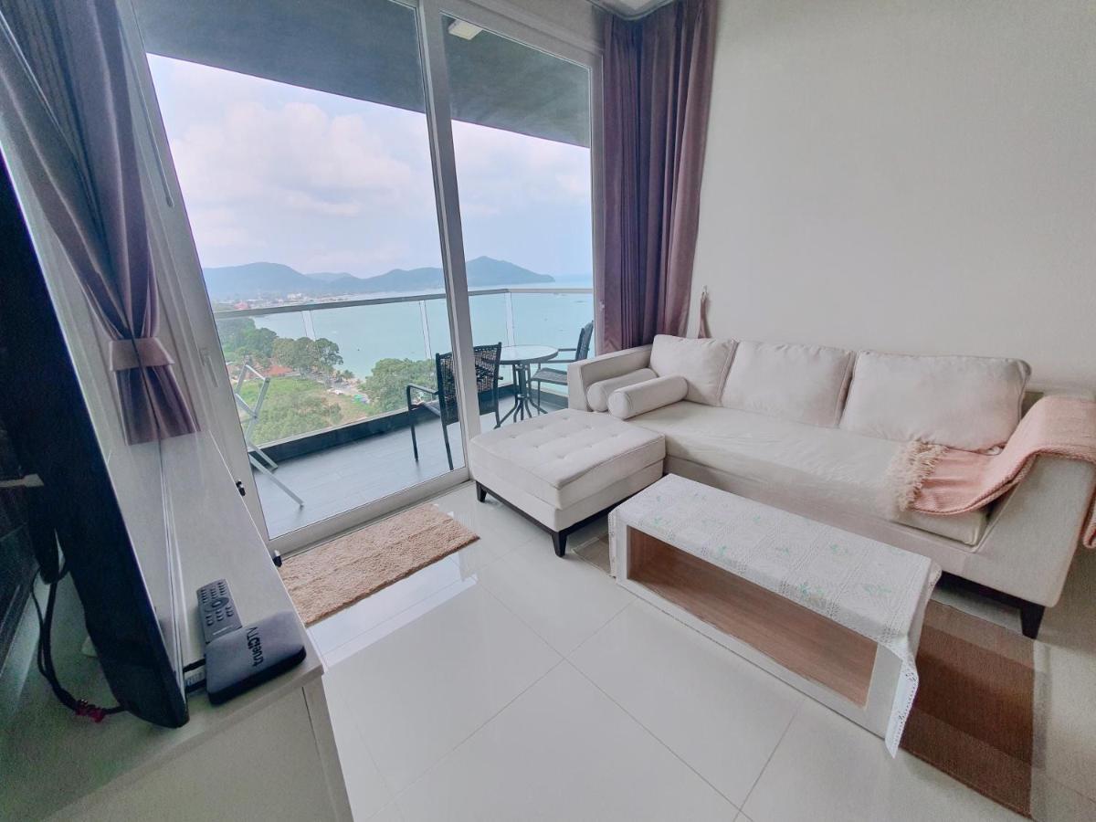 Delmare Beachfront Bangsaray Premium Apartment