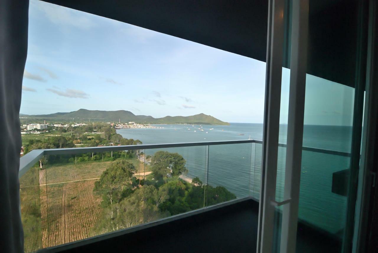 Apartment Delmare Beachfront Bangsaray Premium
