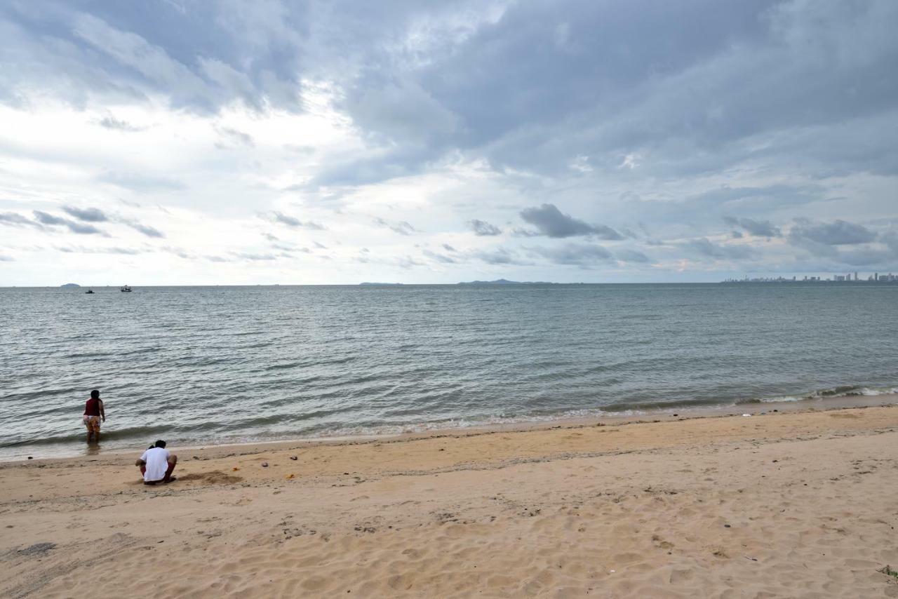 Delmare Beachfront Bangsaray Premium *
