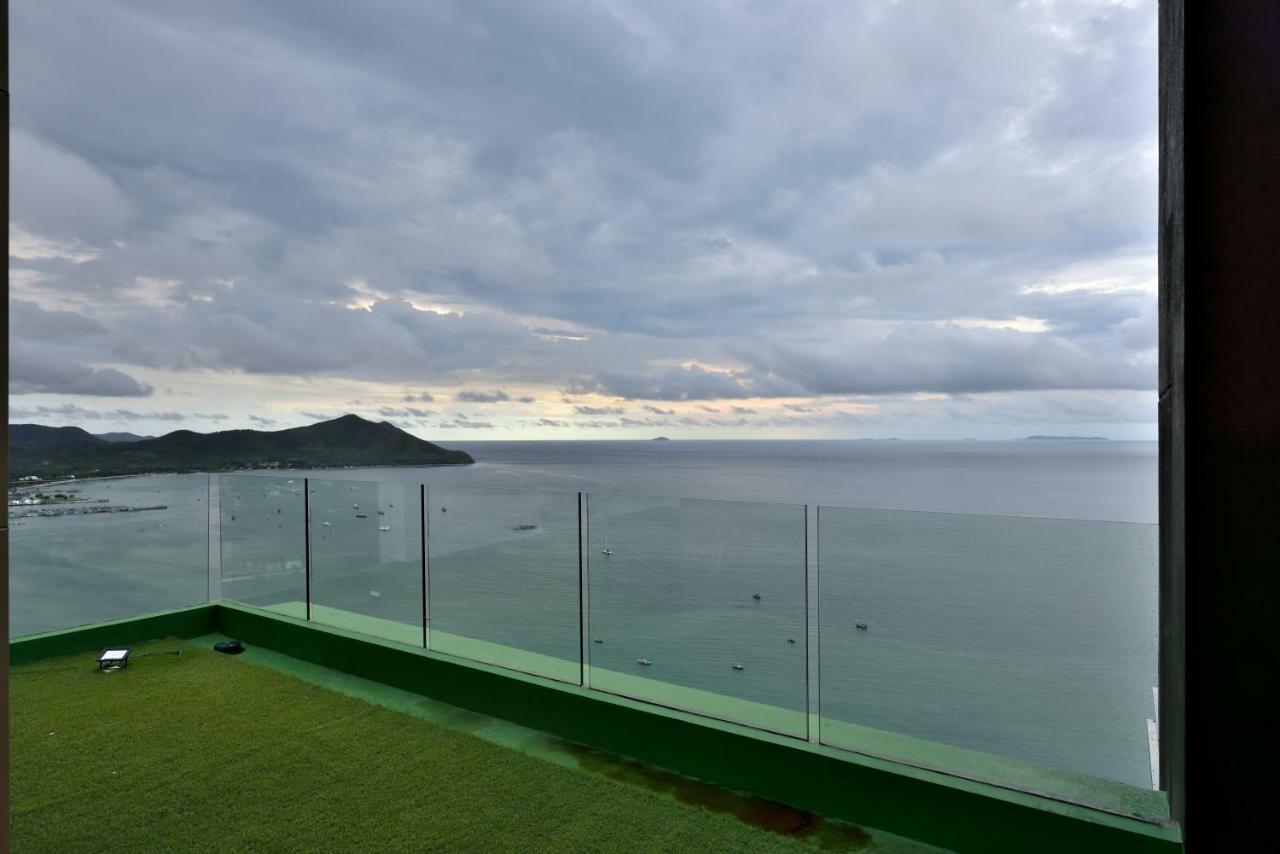 Delmare Beachfront Bangsaray Premium Bang Sare